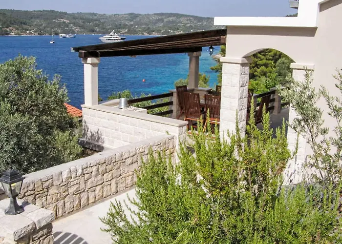 Flora By Interhome Vela Luka