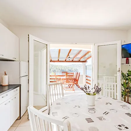 Vakantiehuis Flora By Interhome Vela Luka