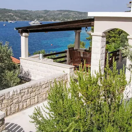 Flora By Interhome Vela Luka